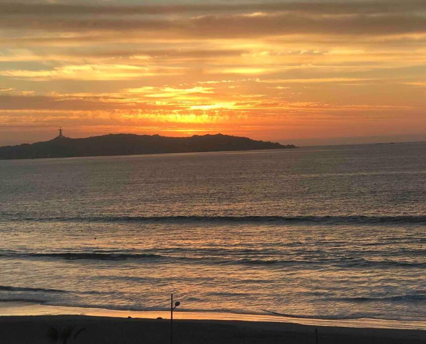 Sobre Linea De Playa, Maravillosa Vista Al Mar 2b/2b-wifi-tv70'netf- Estacionamiento Propio Apartamento *